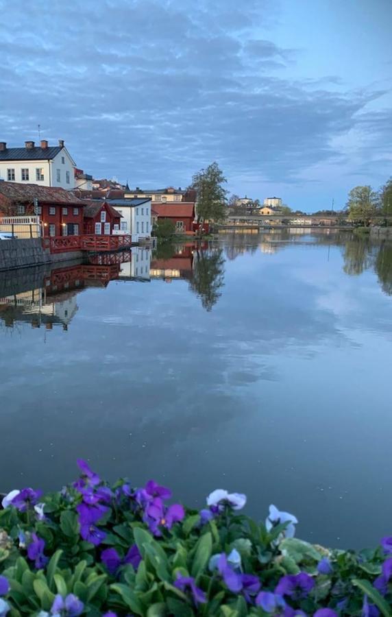 Stugan Med Bryggan I Gamla Staden Eskilstuna Eksteriør bilde